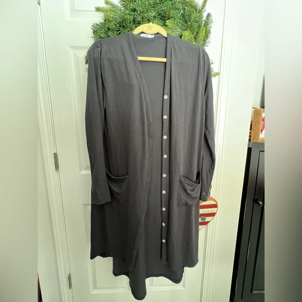 Duster nwot button up, looks gray but is blackish gray,size large - Picture 2 of 8